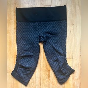 Lululemon Ebb to Street crops size 8